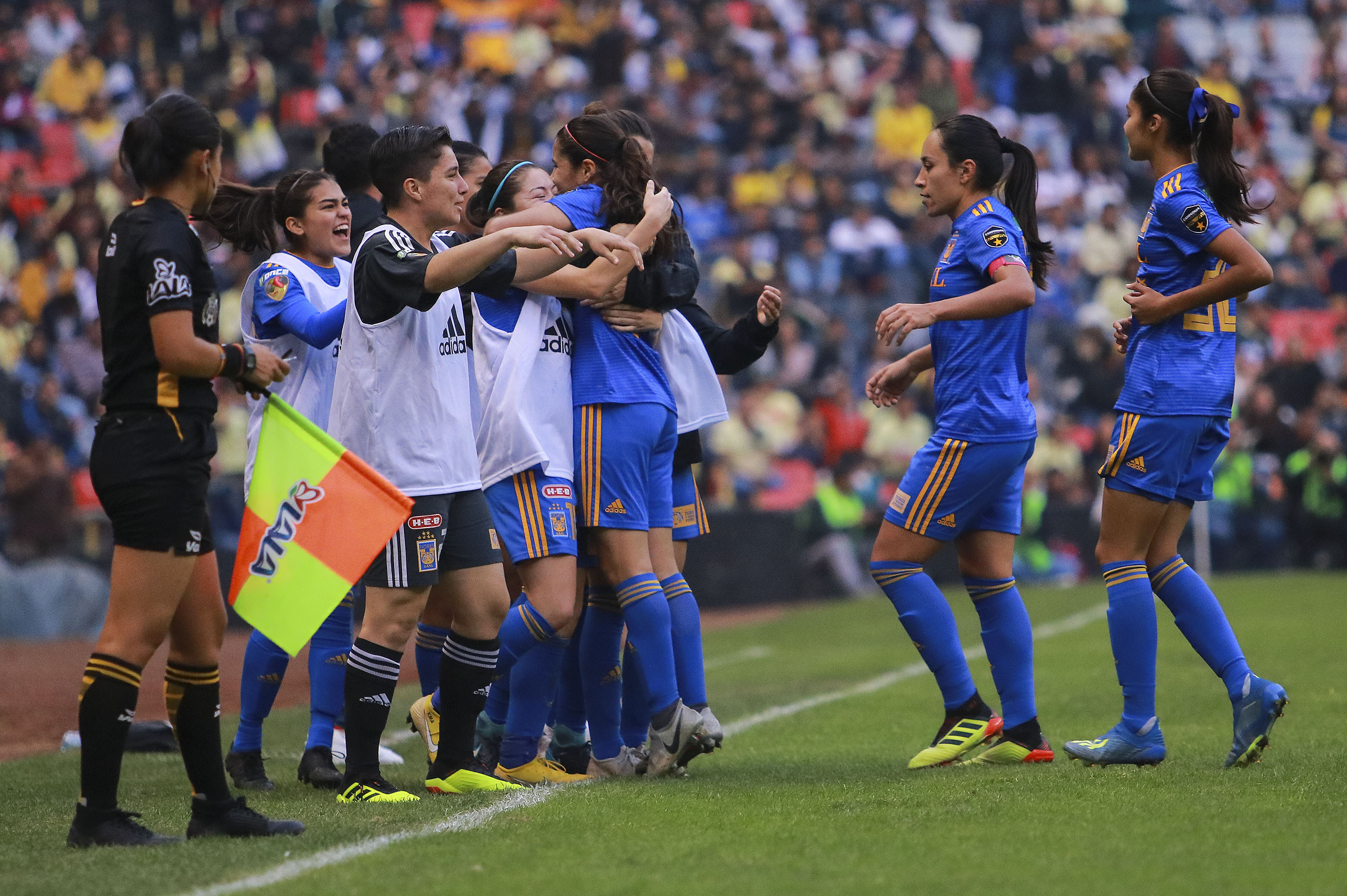 Celebración y color en el Azteca para la Final Femenil