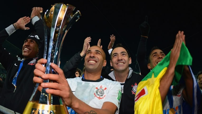 En 2012, Corinthians de Brasil venció 1-0 al Chelsea para levantar la Copa.