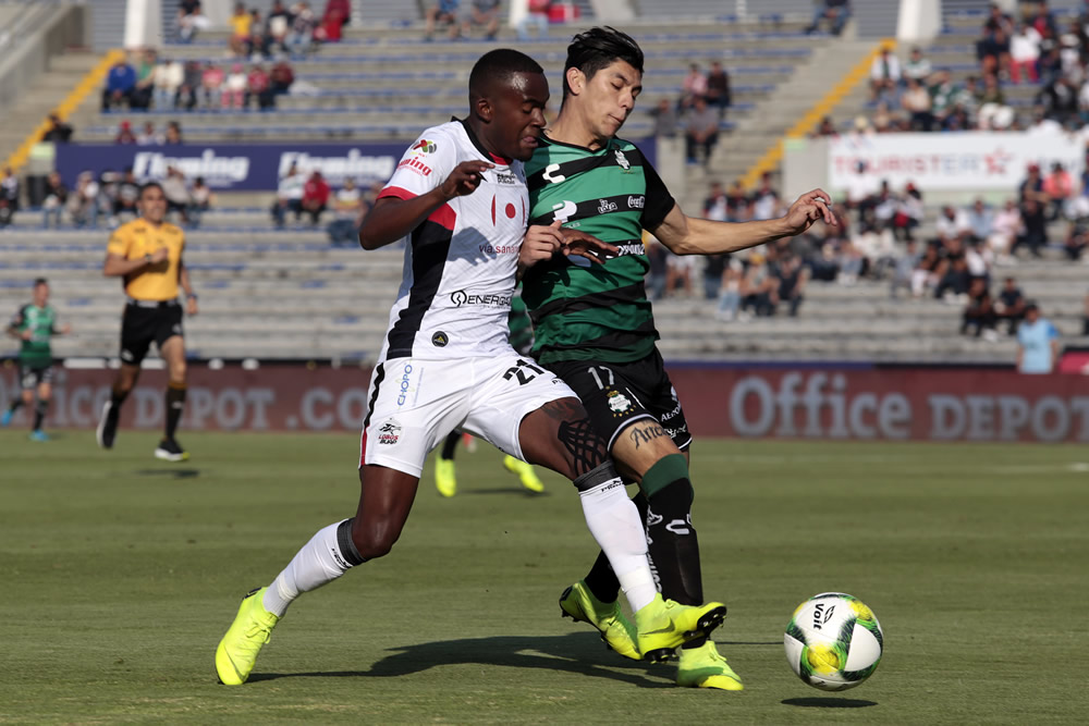 Las mejores postales del último duelo de la J1 entre Lobos y Santos