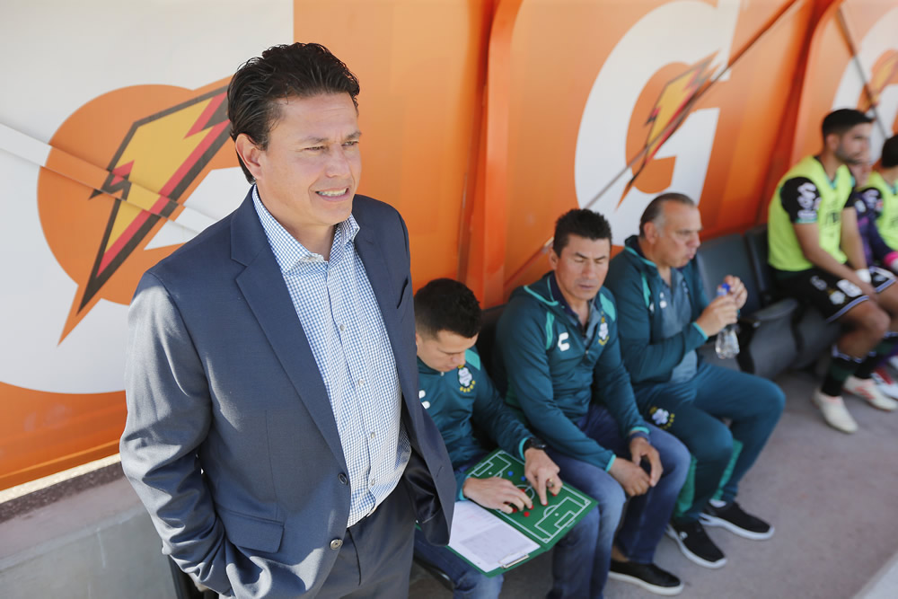 Las mejores postales del último duelo de la J1 entre Lobos y Santos