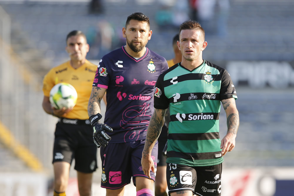 Las mejores postales del último duelo de la J1 entre Lobos y Santos