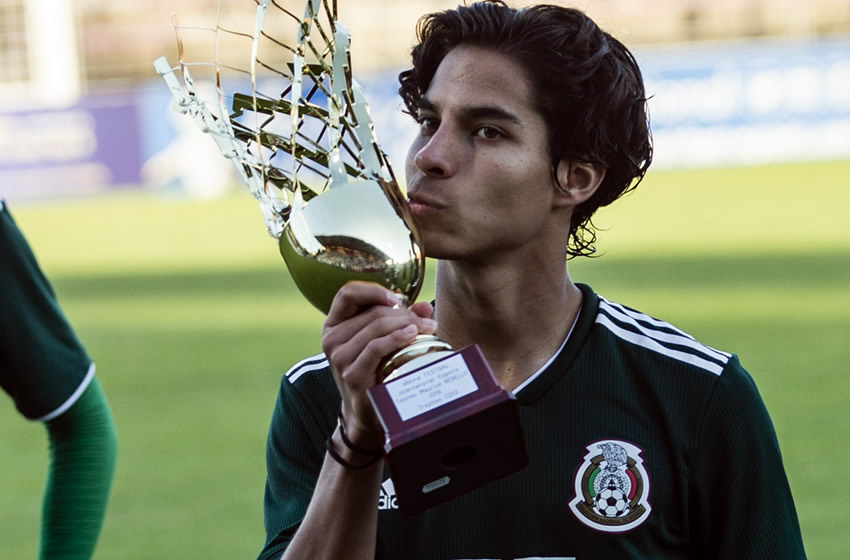 Diego Lainez con México (Mexsport)