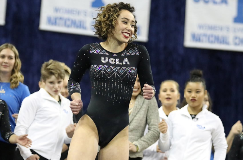 Katelyn Ohashi obtiene un 10 en sus ejercicios de gimnasia artística.