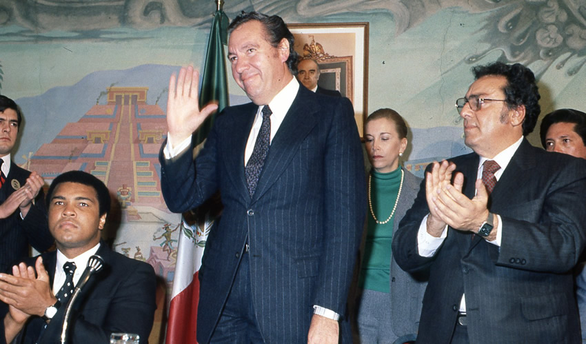 Muhammad Ali, junto a Carlos Hank González y José Sulaimán.
