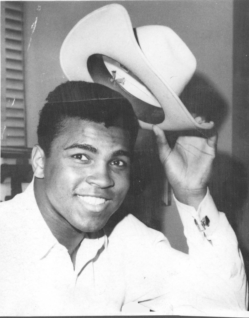 Muhammad Ali, con sombrero, en 1971.