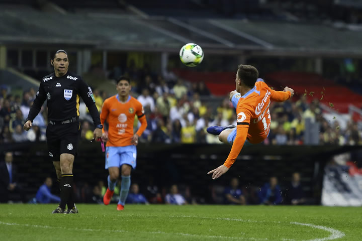 América venció 3-0 a Pachuca en la cancha del Estadio Azteca; realizó homenaje a Chespirito. (Foto: Imago7)