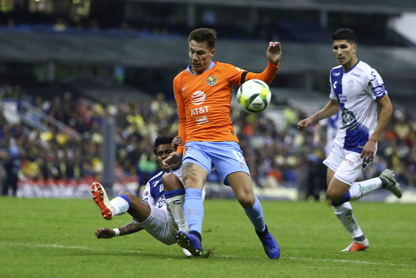 Insaurralde marcó gol y puso pase para el tanto de Henry Martín ante Pachuca. (Foto: Imago7)
