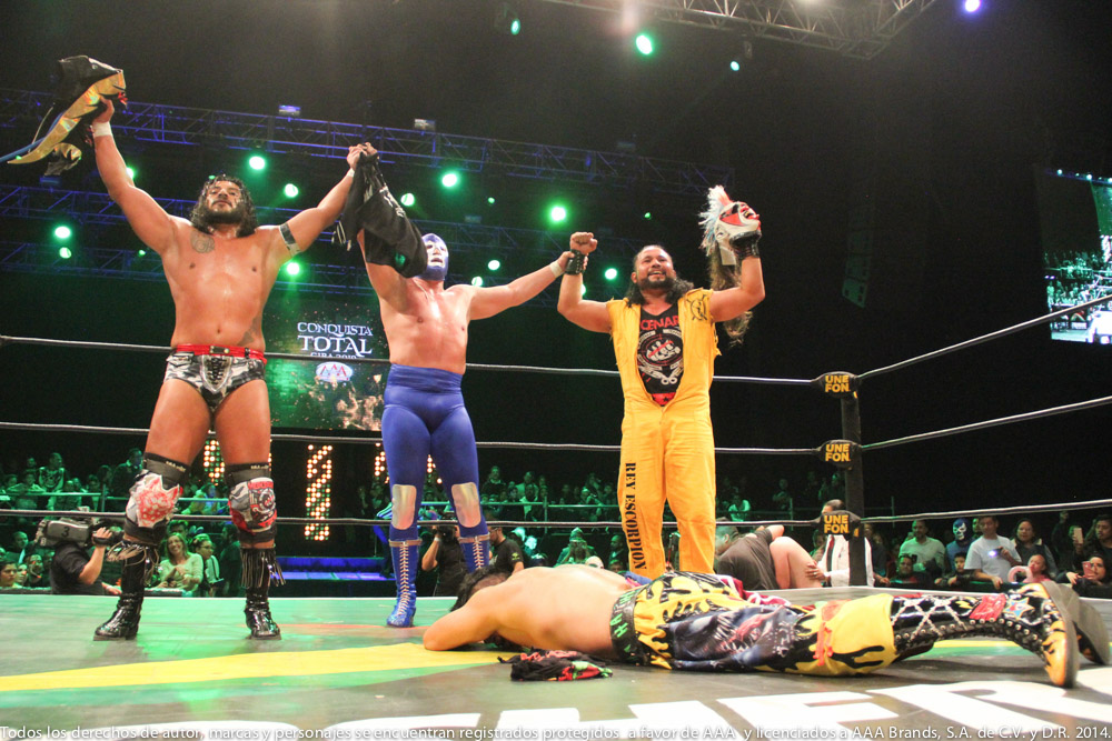 Los Mercenarios y Blue Demon Jr. masacaron a los técnicos. (Foto: AAA)