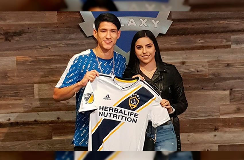 Antuna compartirá vestidor con los hermanos Dos Santos.