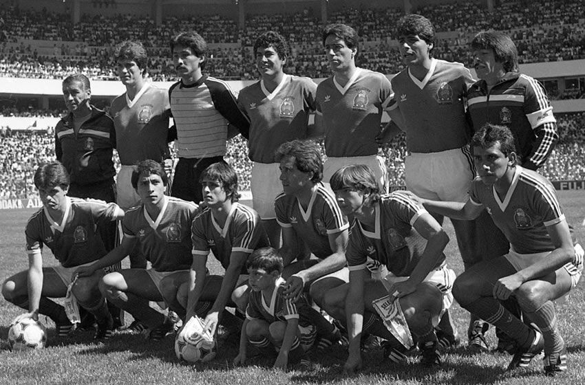 Pablo Larios con la Selección Mexicana en la inauguración del Estadio Corregidora de Querétaro. (Imagen: Fototeca Milenio)