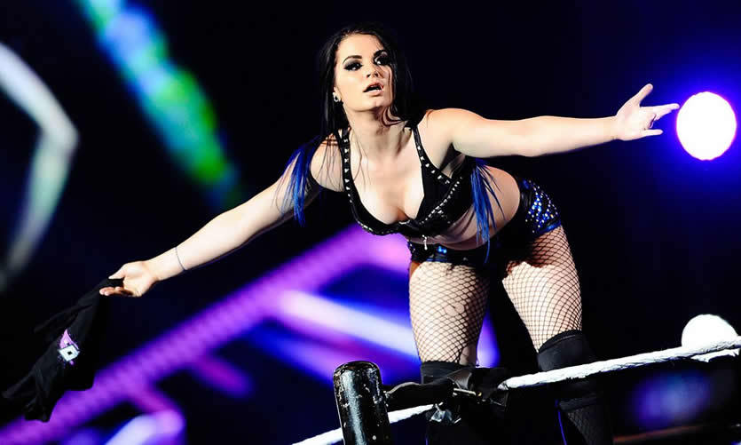 Paige ya no lucha pero sigue robando suspiros en WWE.