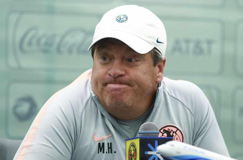 Miguel Herrera dio sus argumentos del porqué no está de acuerdo con la forma en los llamados del Tri. Foto: Imago7