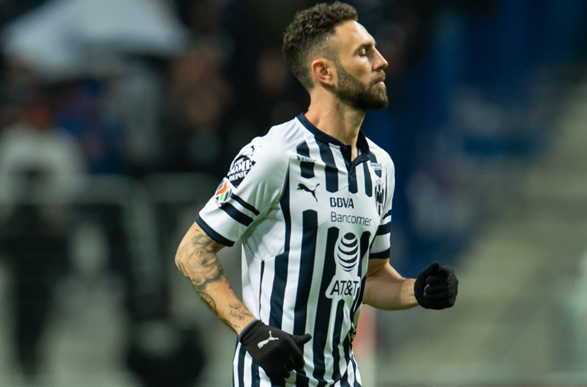 Layún piensa en el título y no tanto en la cima de la tabla. (Foto: Mexsport)