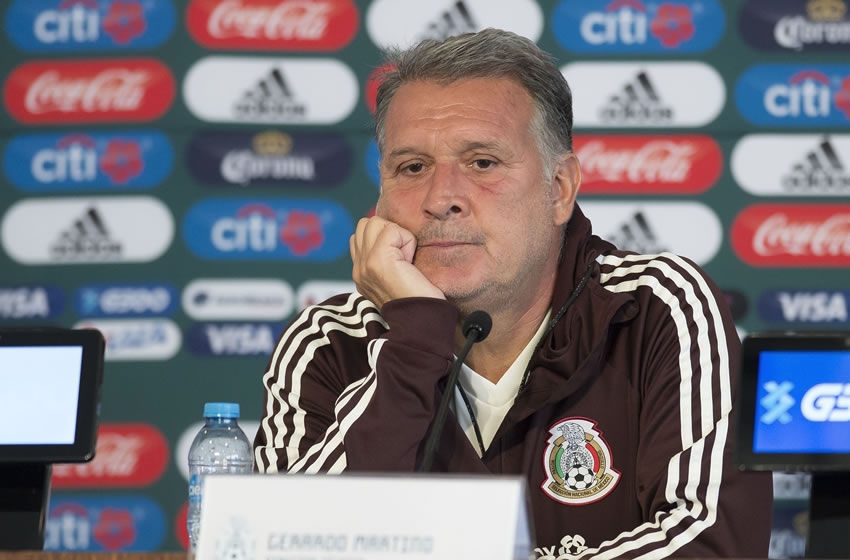 El estratega respondió respondió sobre el regreso del delantero Javier Hernández al Tri. (Foto: Mexsport)