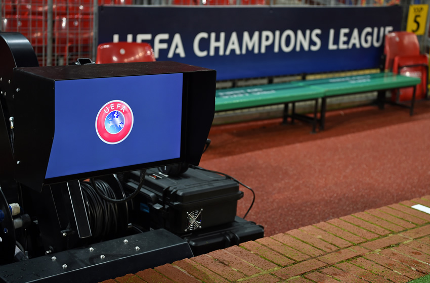 VAR en Champions League: Videoarbitraje anula gol y hace historia UEFA