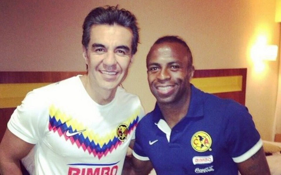 Adrián Uribe