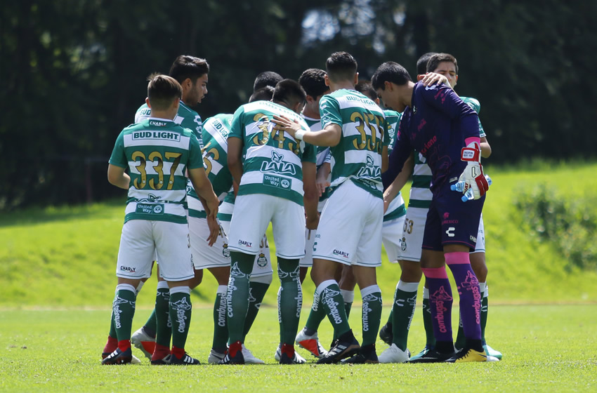 El trabajo de fuerzas básicas de Santos es constante. Foto: Imago7