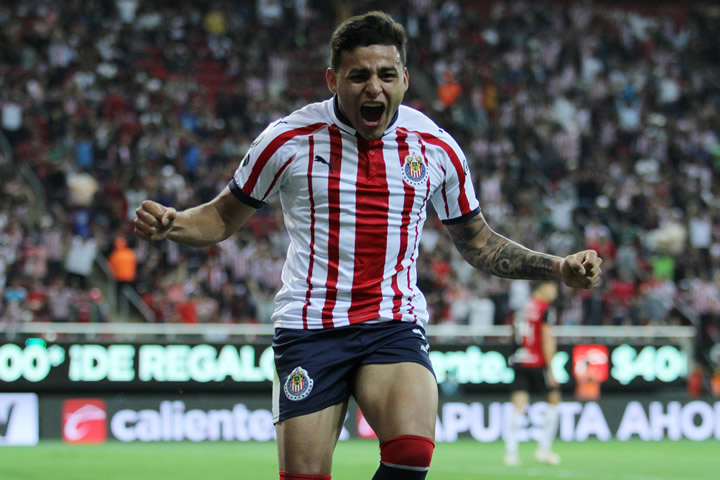 Con Hat-Trick de Alexis Vega, Chivas venció a Atlas en el Clásico tapatío del Clausura 2019. (Foto: Imago7)