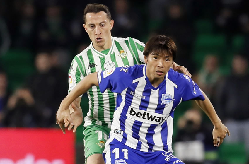 Guardado disputó todo el partido y fue amonestado en la primera parte. (Foto: EFE)