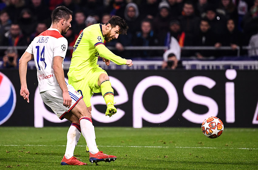 Messi no pudo destroncar a la zaga del Lyon. (Foto: AFP)