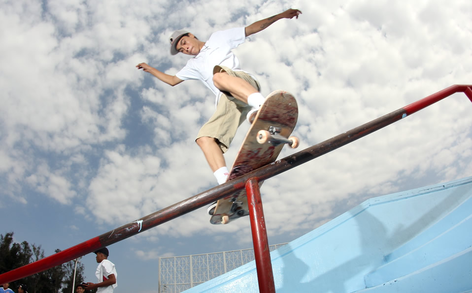 Skateboarding (VANS)