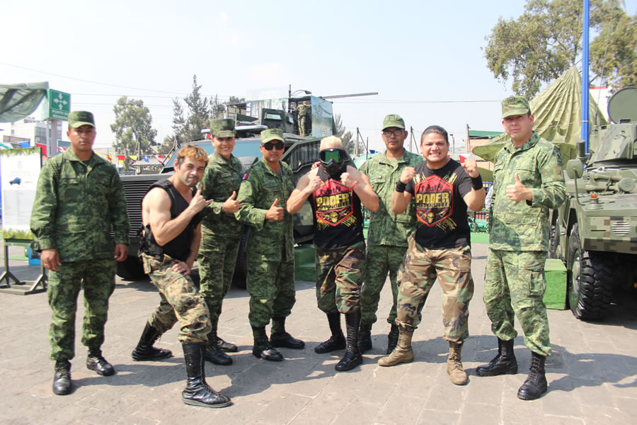 Soldados convivieron con el Poder del Norte el Día del Ejercito. (Foto: AAA)