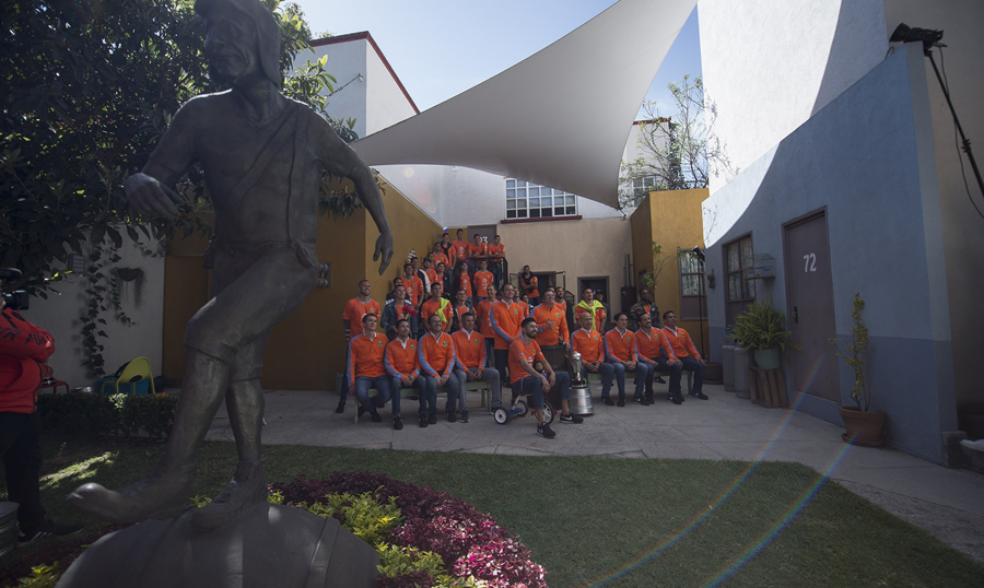 El América  rindió un homenaje a Chespirito. (Foto: Mexsport)