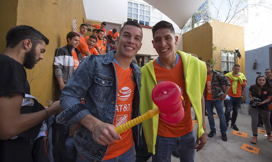 El América  rindió un homenaje a Chespirito. (Foto: Mexsport)