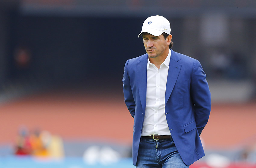 Marioni no ocultó su tristeza tras sufrir su primera derrota como DT de Pumas. (Foto: Imago7)