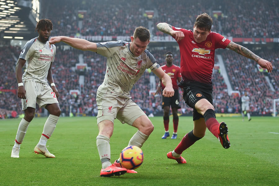 El punto ante Manchester le dio la ventaja a Liverpool en la Premier League. (Foto: AFP)