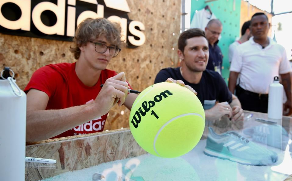 Sesión de autógrafos con los hermanos Zverev en Acapulco (@AbiertoTelcel)