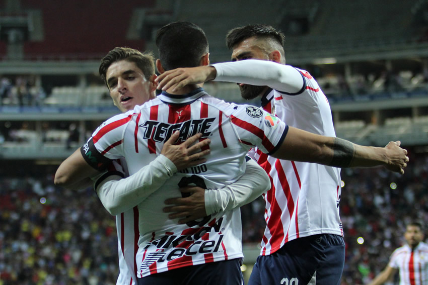 Alan Pulido y Dieter Villalpando hicieron los goles del triunfo de Chivas. (Foto: Imago7)