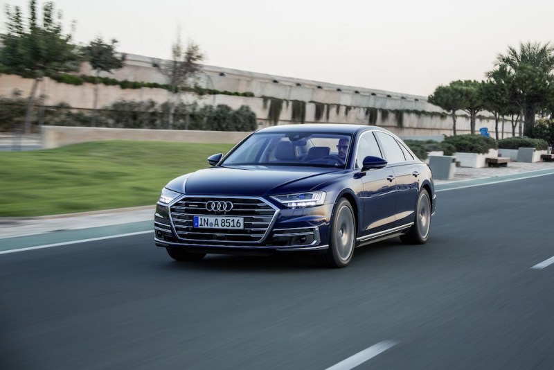 Audi A8. contará con un sistema de pantalla táctil, un sistema de propulsión electrificado, y será el primer vehículo de la compañía desarrollado para