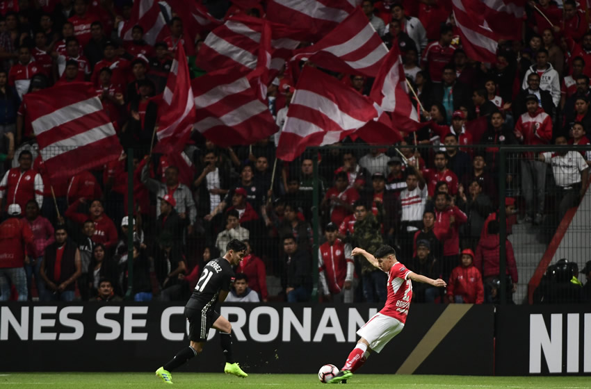 La salida de Hernán Cristante no calmó las molestias de la afición choricera. (Mexsport)