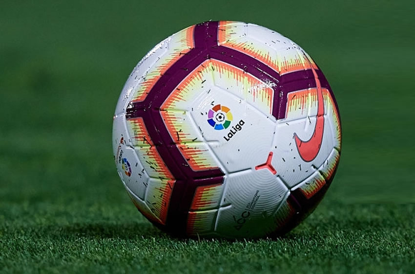 La afición se ha manifestado en contra de los partidos en lunes y viernes. (Foto: LaLiga)