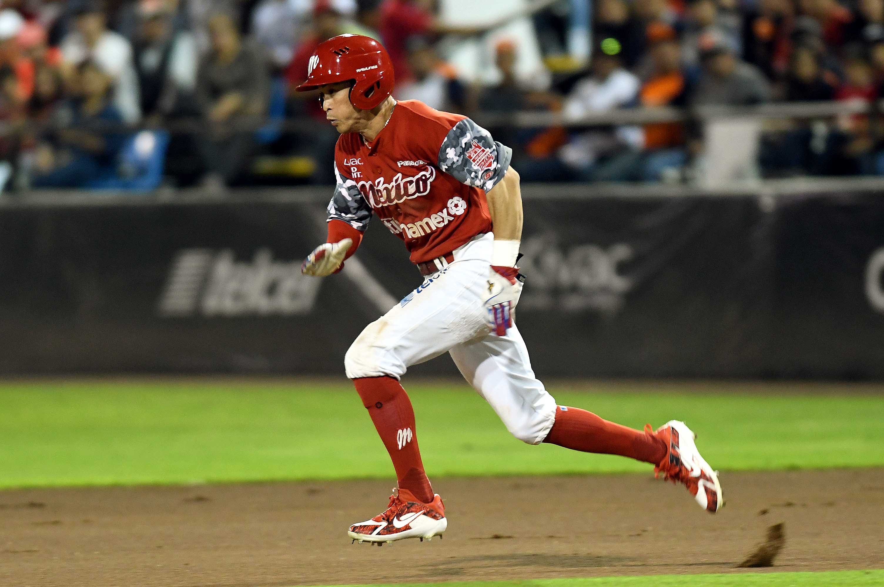 Carlos Figueroa reportó a la pretemporada de los Diablos Rojos