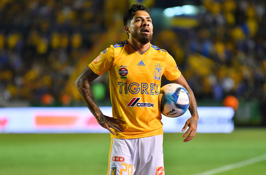 Julián Quiñones o Eduardo Vargas serán quienes sustituyan al mexicano. (Imago7)