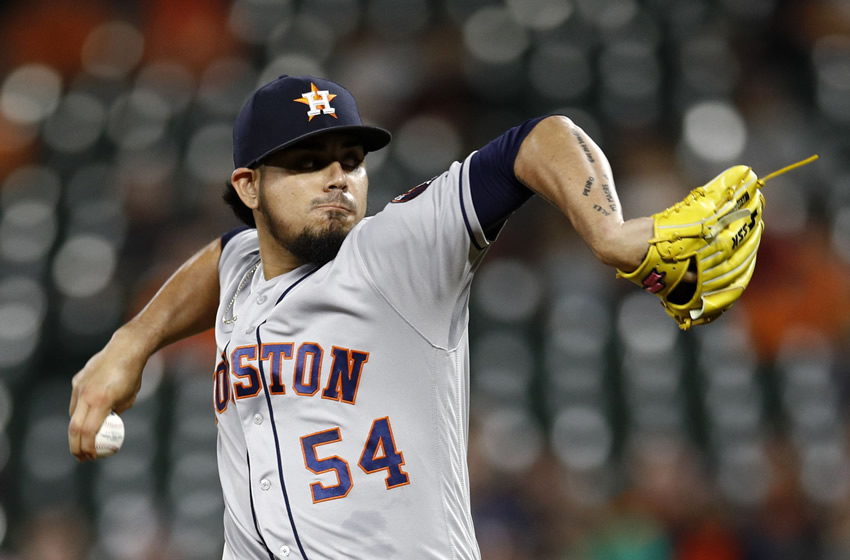 Roberto Osuna busca mejorar para la próxima campaña. Foto: AP
