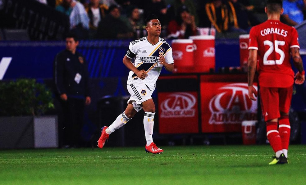 El joven mexicano no solo debutó, sino que además asistió a Zlatan. (Foto: MLS)