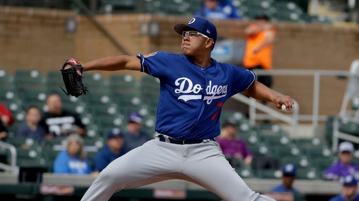 Julio Urías podría ser abridor con los Dodgers de Los Angeles