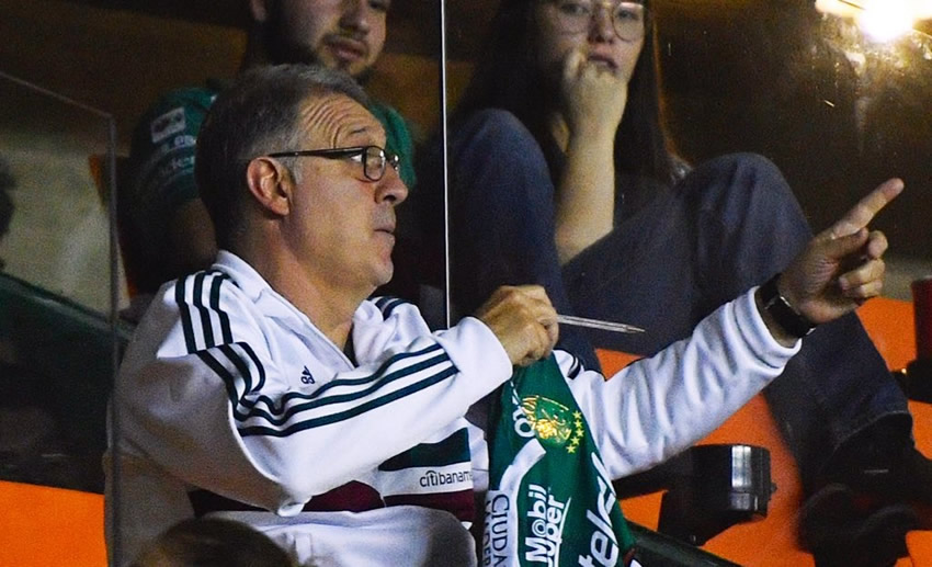 Martino atendió a los aficionados que le pidieron fotos y autógrafos. (Foto: Club León)