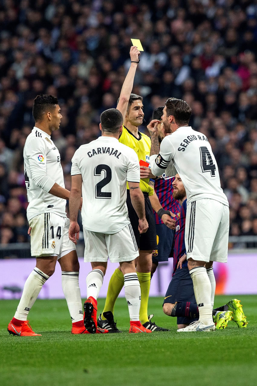 Sergio Ramos vio la amarilla en el Clásico al minuto 71. (Foto: EFE)