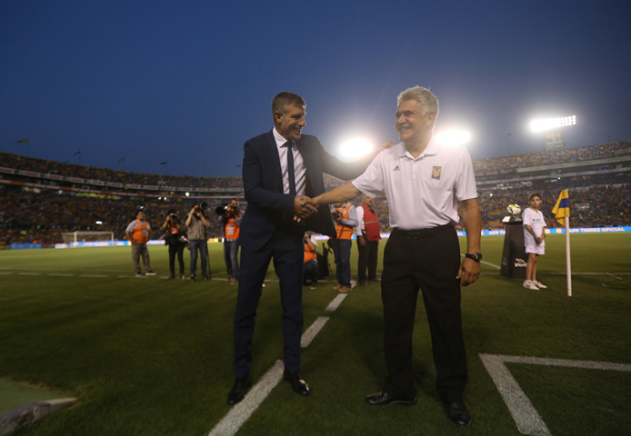 Con dos autogoles de Barreriro y un golazo de Pizarro, Tigres goleó 3-0 a Pachuca en el Estadio Universitario. (Foto: Imago7)