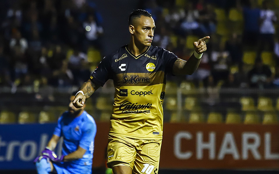 Fabián Bordagaray celebra uno de su dos goles. (Foto: Imago7)