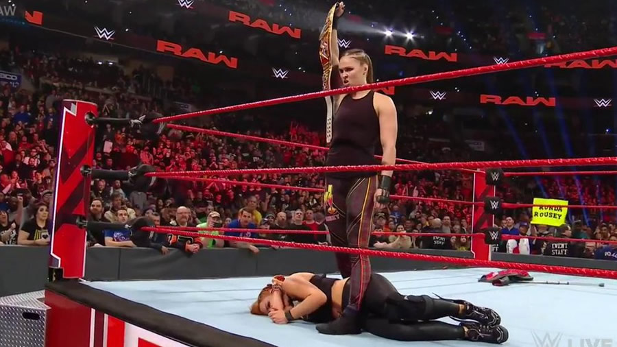 Ronda Rousey masacró a Becky Lynch. (Foto: WWE)