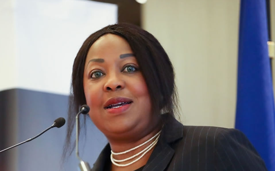 Fatma Samoura, secretaria de la FIFA, espera que haya ligas femeniles en todos los países. (Foto: Especial)
