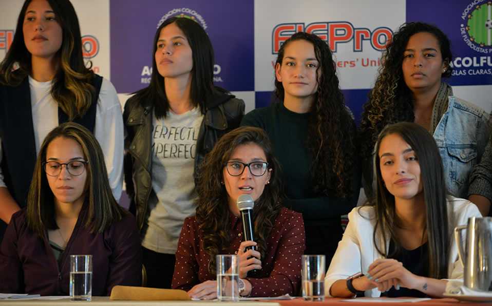 Las futbolistas convocaron a una rueda de prensa para insistir en sus denuncias. (Foto: AFP)