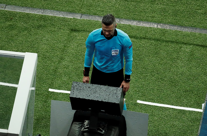 La Jornada de Champions se vio envuelta en la polémica debido al VAR. Foto: AFP
