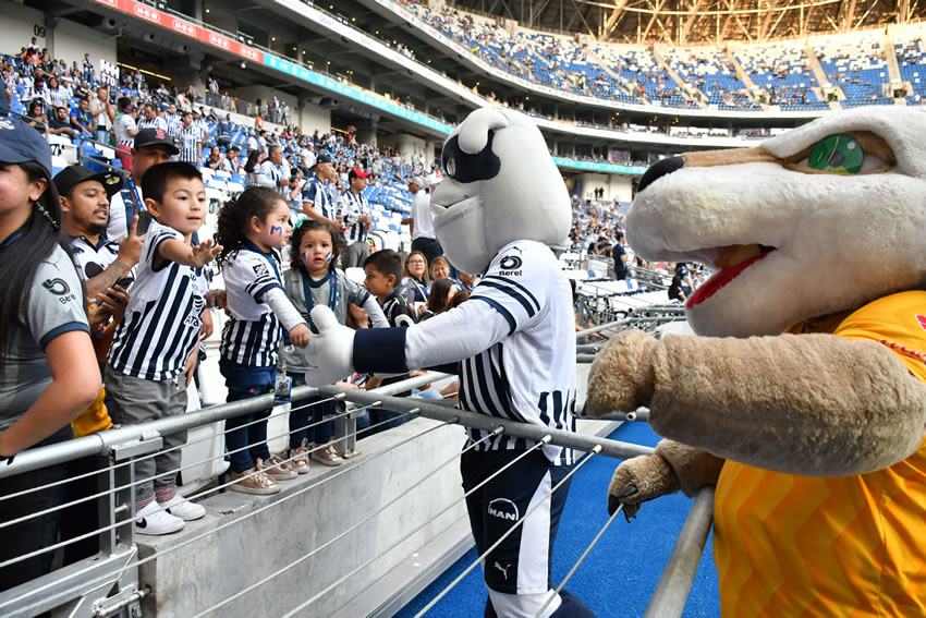 El ambiente y color del Clásico Regio entre Rayados y Tigres. Foto: Imago7
