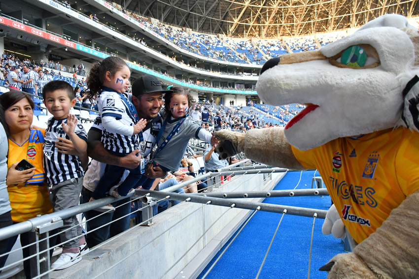 El ambiente y color del Clásico Regio entre Rayados y Tigres. Foto: Imago7
